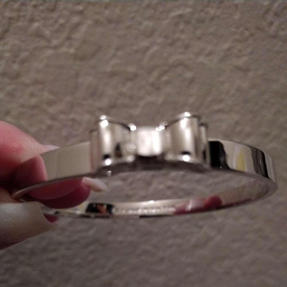 NWOT ♠️Kate Spade ♠️Silver Bow Bangle Bracelet - Picture 2 of 3